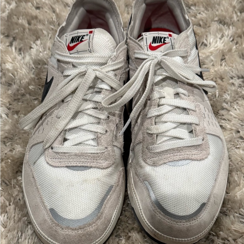 Nike Men's White and Black Sneakers -Size 10